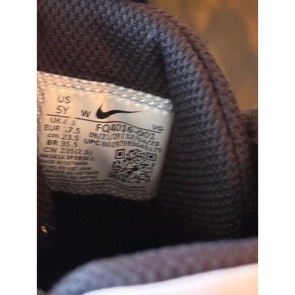 Nike size 5y
